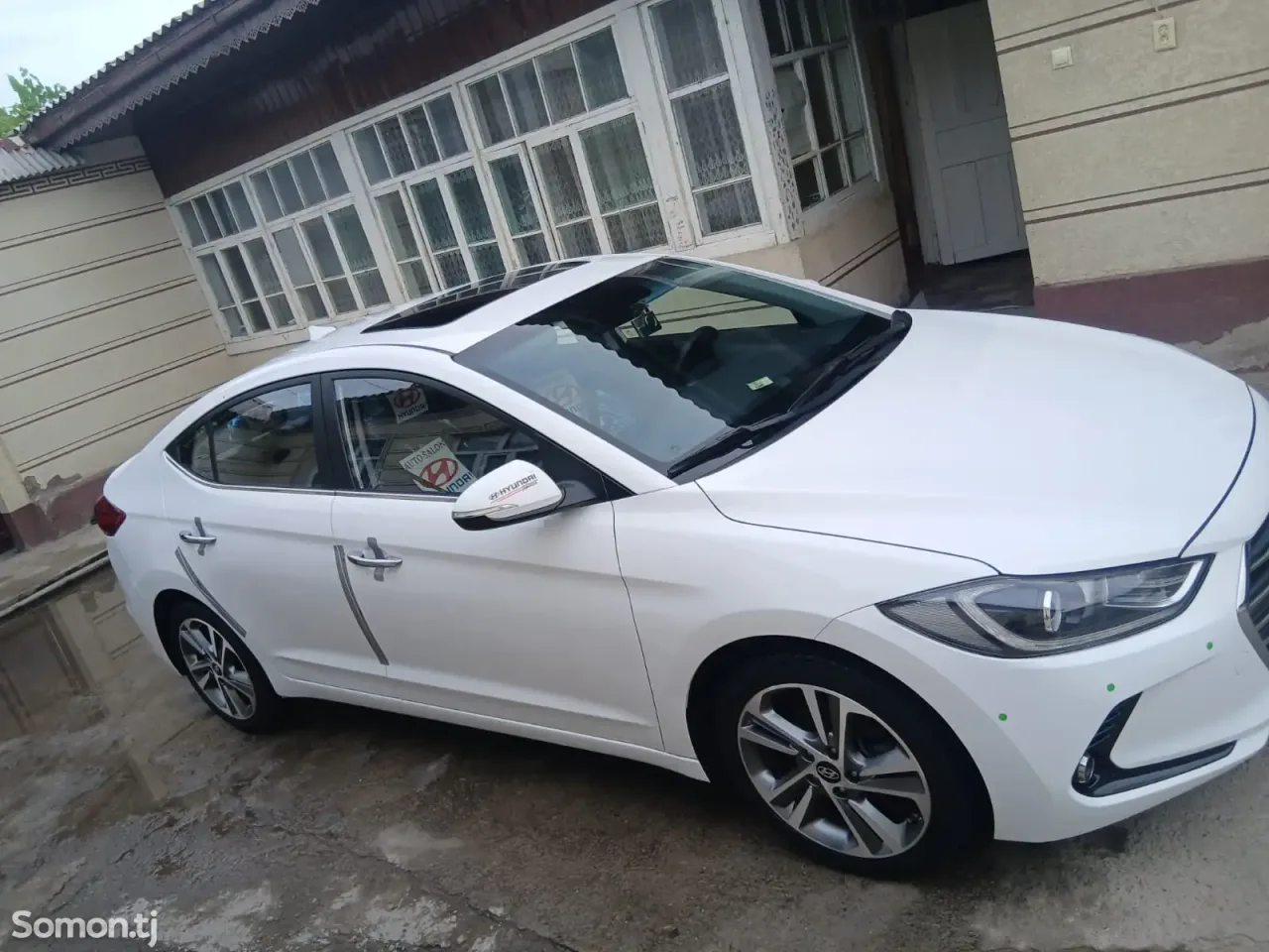 Hyundai Avante 2015 · 1.6 AT