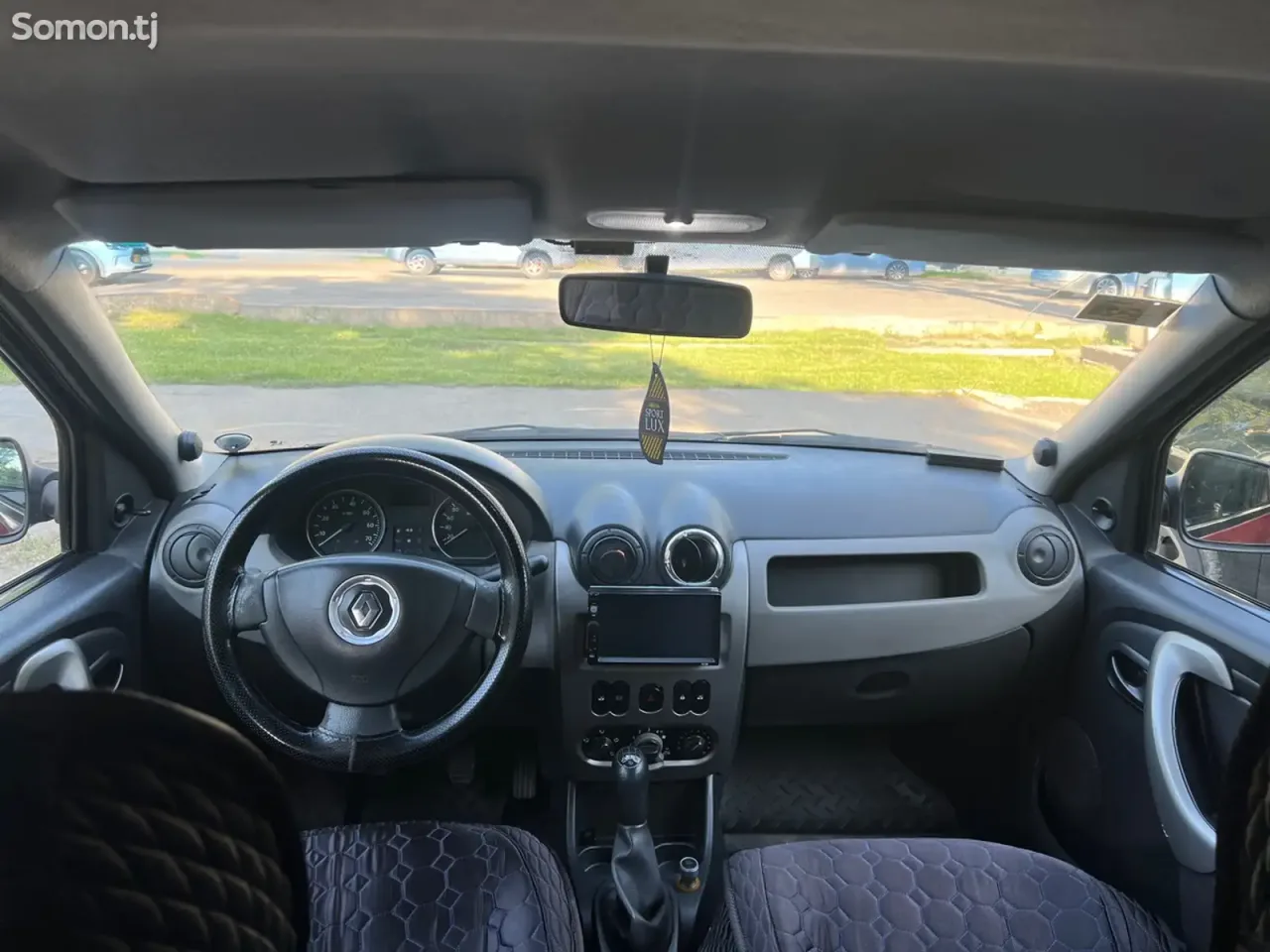 Renault Logan 2011 · 1.4 MT