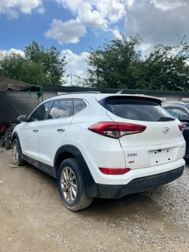 Hyundai Tucson 2015 · 2.0 AT