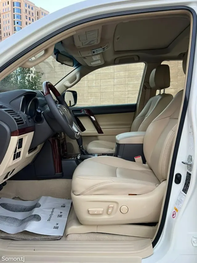 Toyota Land Cruiser Prado 2015 · 4.0 AT