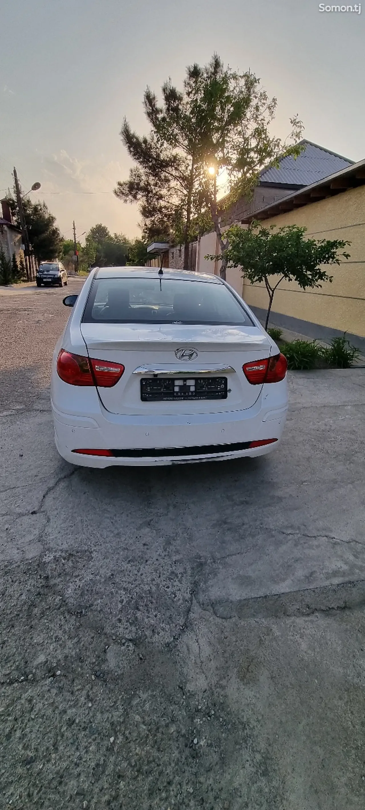 Hyundai Avante 2011 · 1.6 AT