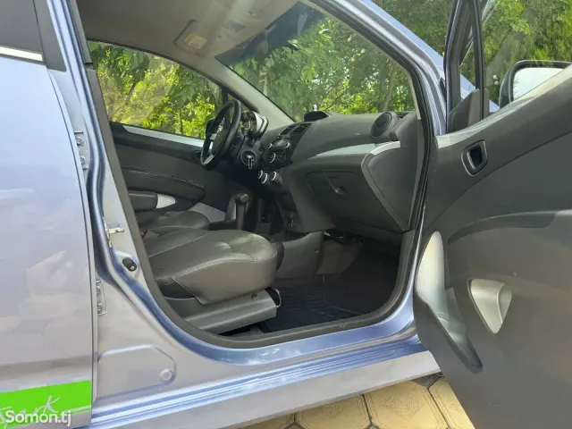 Chevrolet Spark 2015 · 1.1 AT