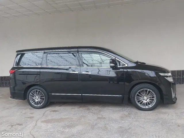 Nissan Elgrand 2014 · 2.5 AT