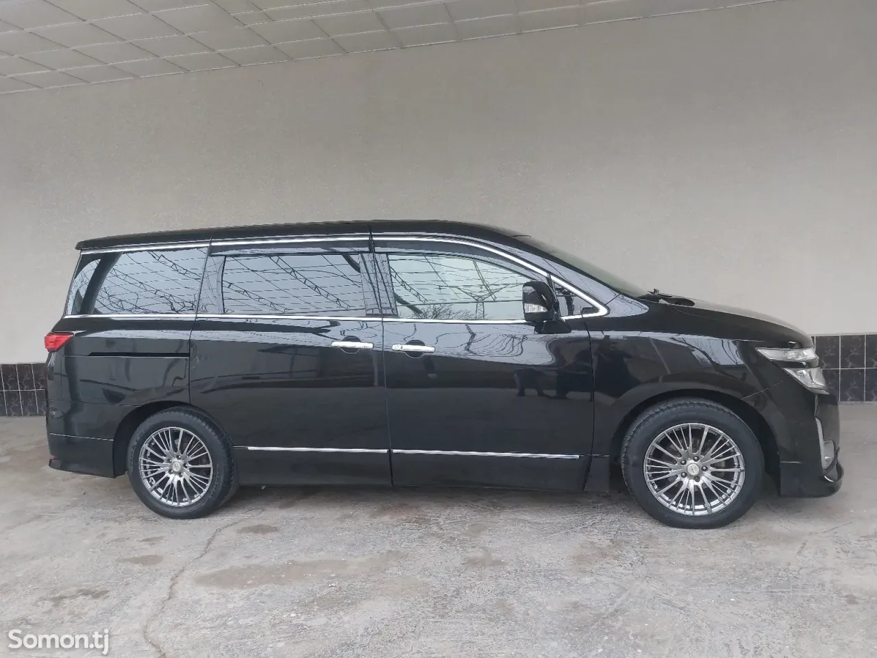 Nissan Elgrand 2014 · 2.5 AT