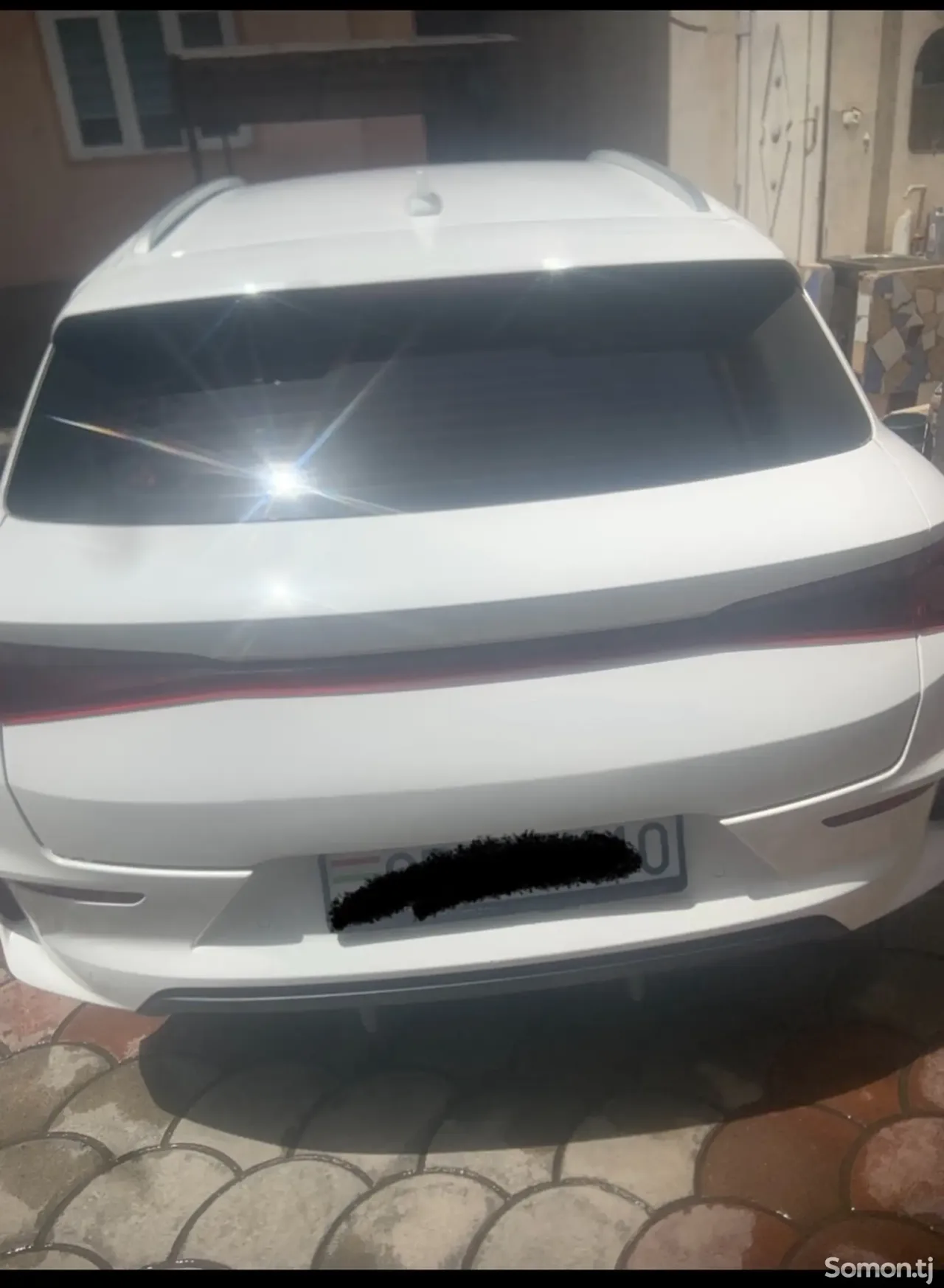 BYD E2 2023 · 1.6 AT