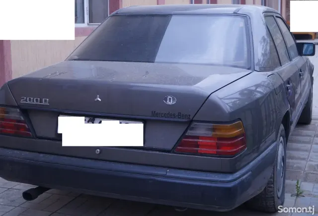 Mercedes-Benz W124 1989 · 2.0 MT