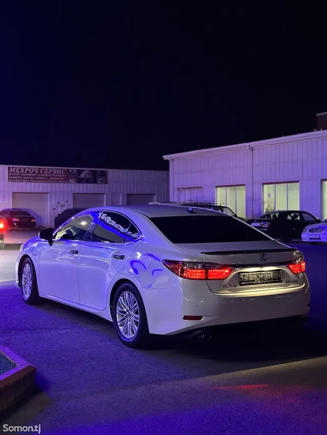 Lexus ES series 2013 · 3.5 AT