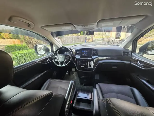 Nissan Elgrand 2015 · 2.5 AT