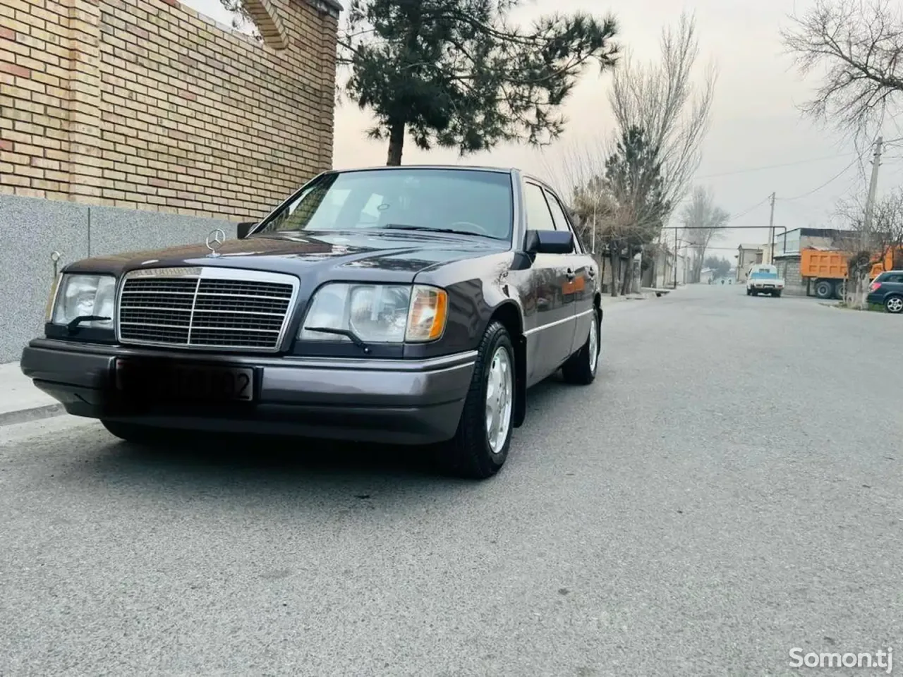 Mercedes-Benz W124 1994 · 2.0 AT