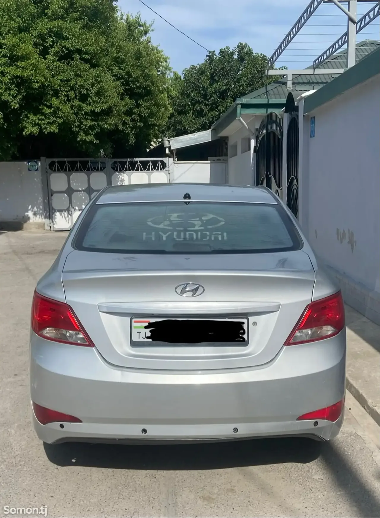 Hyundai Solaris 2015 · 1.6 MT