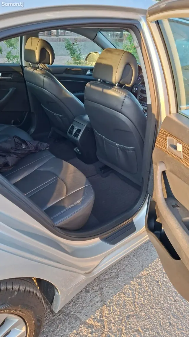 Hyundai Sonata 2015 · 2.0 AT