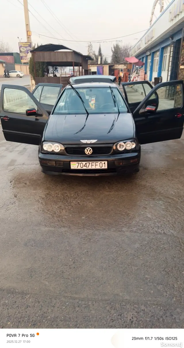 Volkswagen Golf 1995 · 1.8 MT
