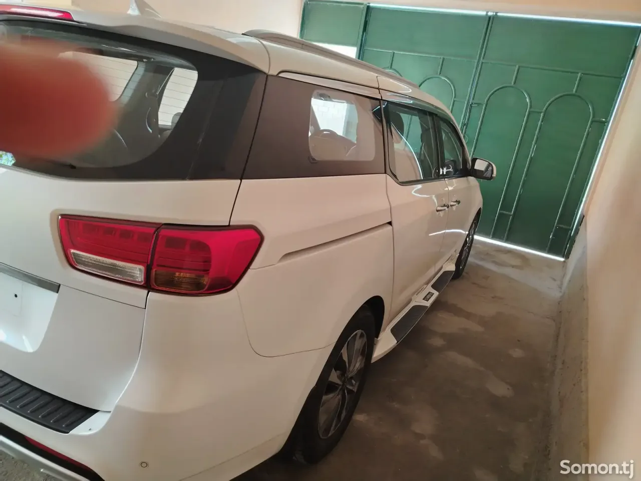 Kia Carnival 2015 · 2.2 AT