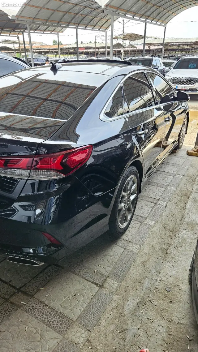 Hyundai Sonata 2017 · 2.0 AT