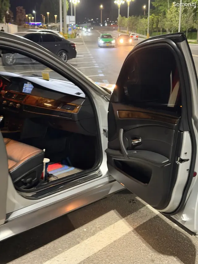 BMW 5 series 2010 · 3.0 AT