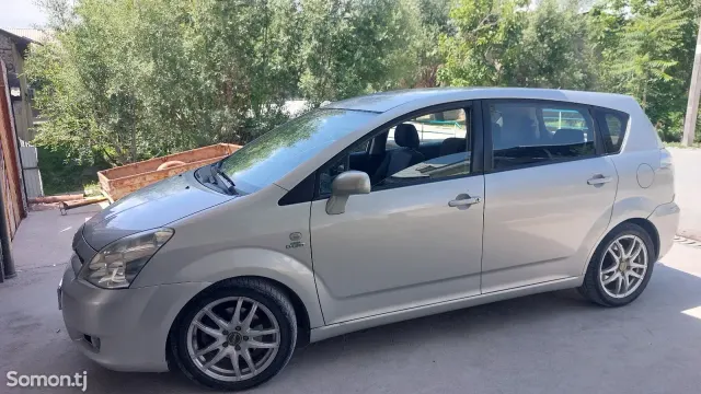 Toyota Corolla Verso 2008 · 2.2 MT