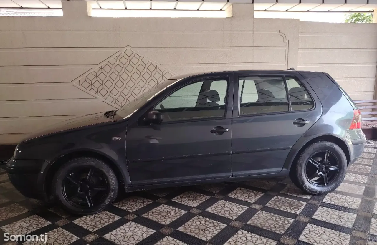 Volkswagen Golf 2001 · 1.4 MT