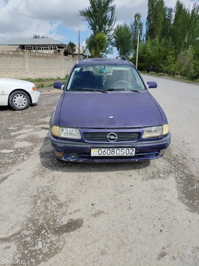 Opel Astra F 1995 · 1.6 MT