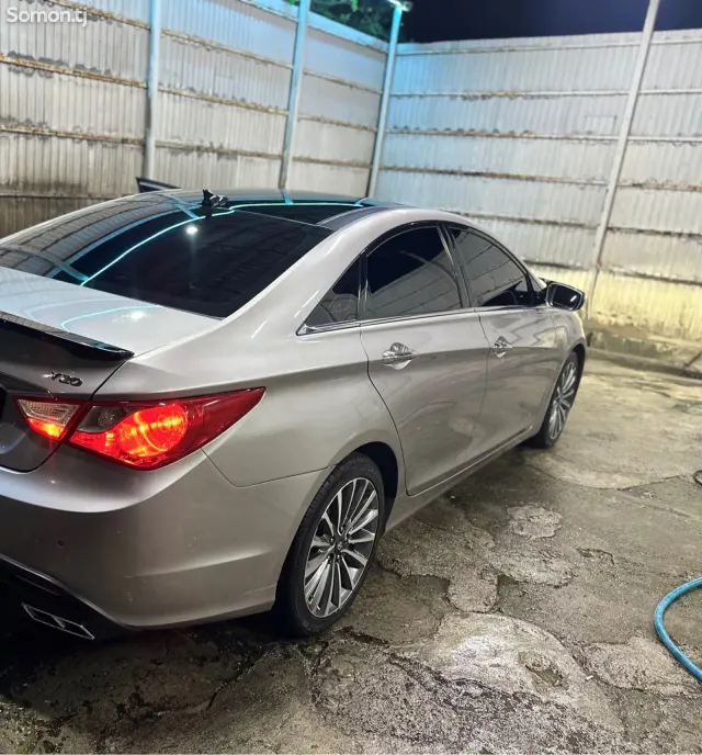 Hyundai Sonata 2010 · 2.0 AT