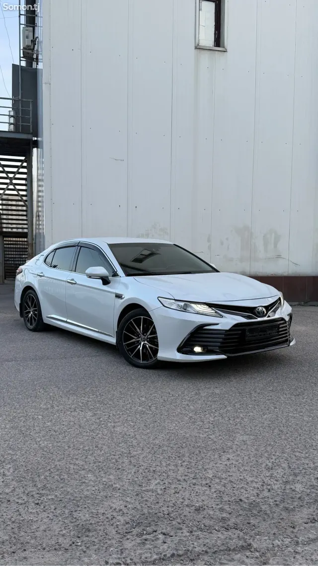 Toyota Camry 2018 · 2.5 AT