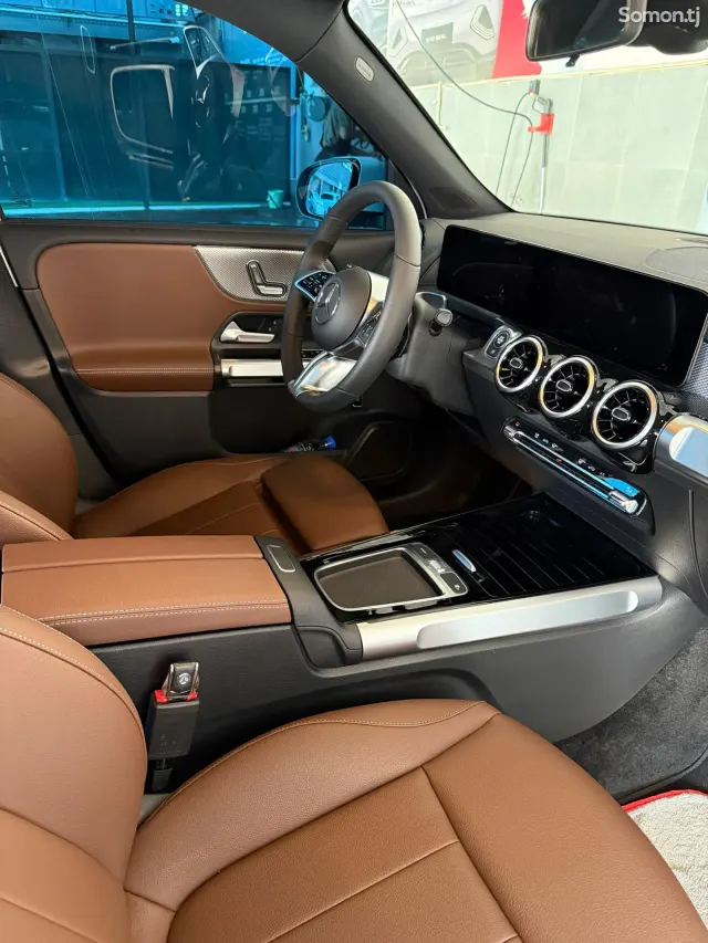 Mercedes-Benz GLB class 2025 · 2.0 AT