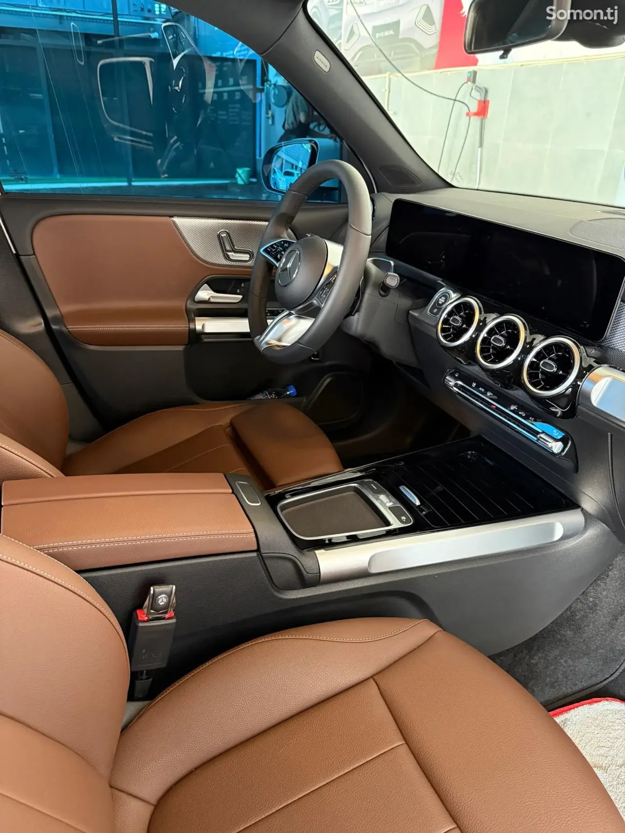 Mercedes-Benz GLB class 2025 · 2.0 AT