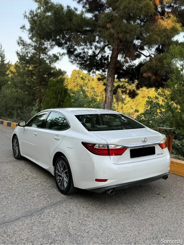 Lexus ES series 2015 · 3.5 AT