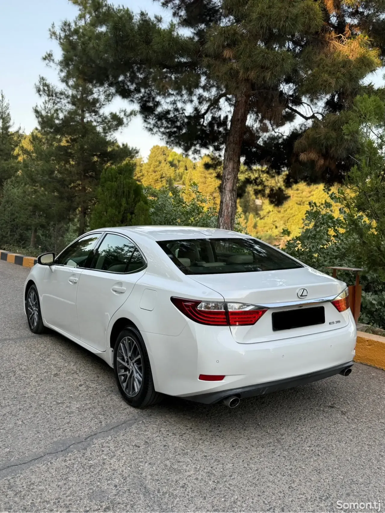 Lexus ES series 2015 · 3.5 AT