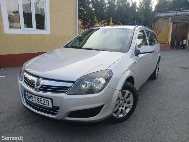 Opel Astra H 2009 · 1.6 MT
