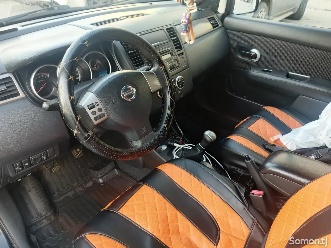 Nissan Tiida 2010 · 1.6 MT