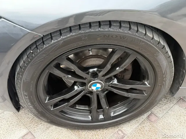 BMW 3 series 2018 · 2.0 AT
