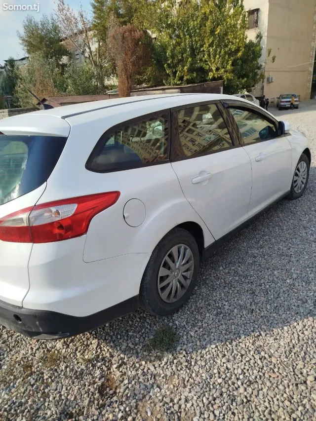 Ford Focus 2013 · 1.6 MT