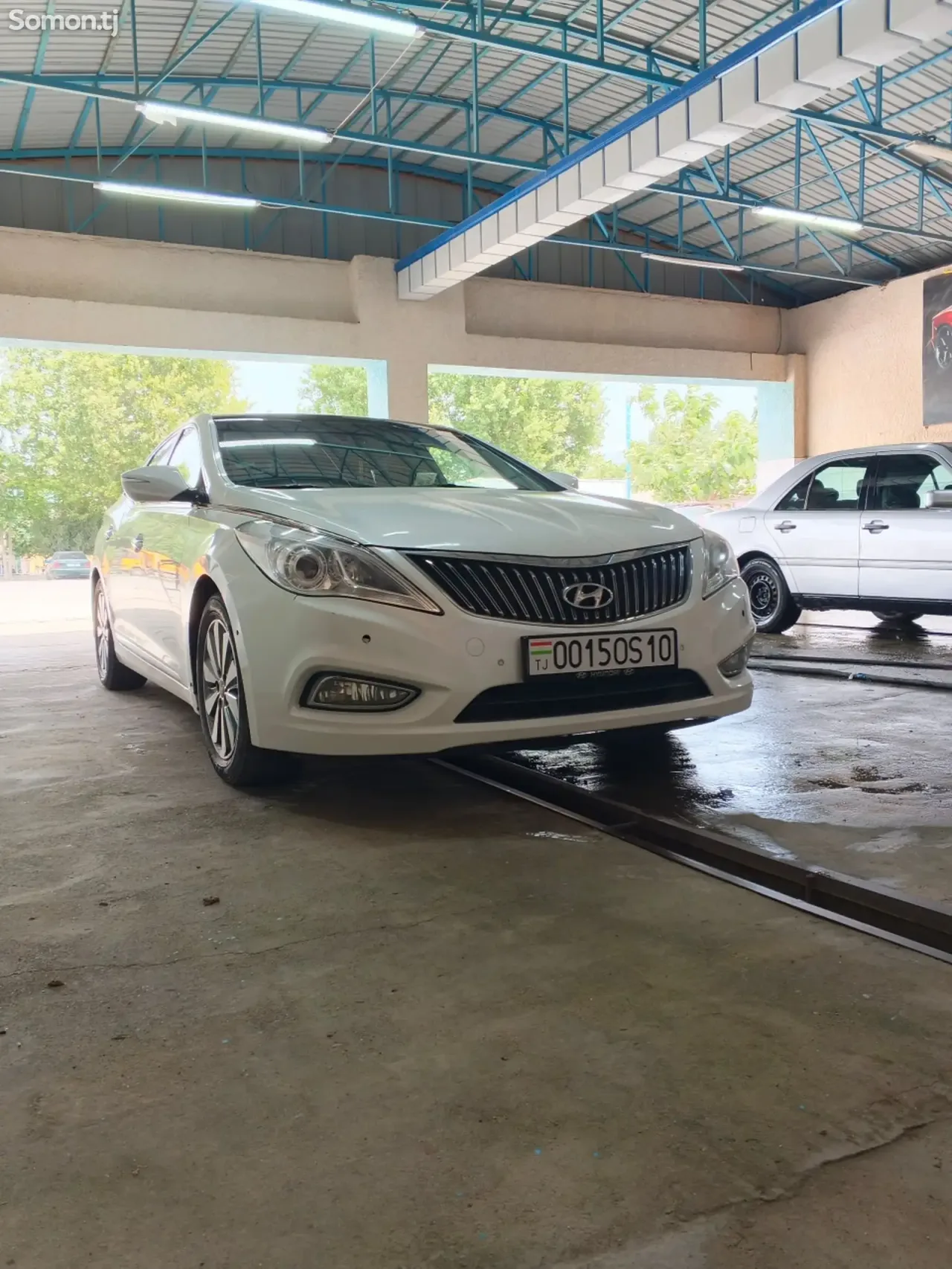 Hyundai Grandeur 2014 · 2.4 AT