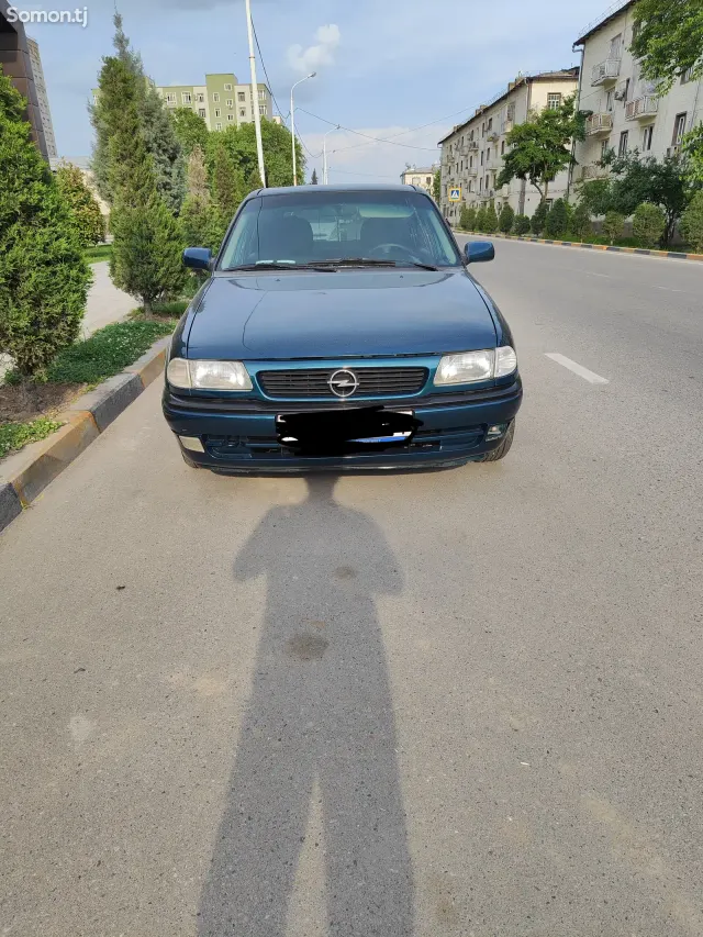 Opel Astra F 1997 · 1.6 MT