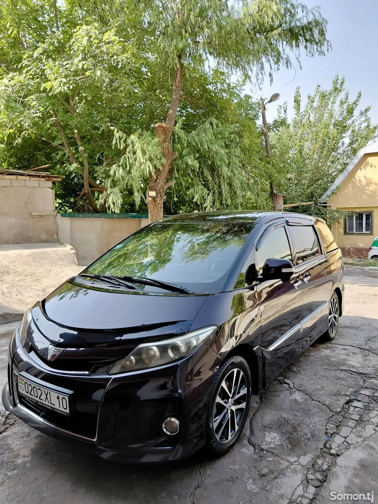 Toyota Estima 2014 · 2.4 AT