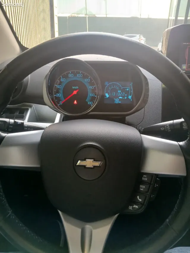 Chevrolet Spark 2014 · 1.0 AT