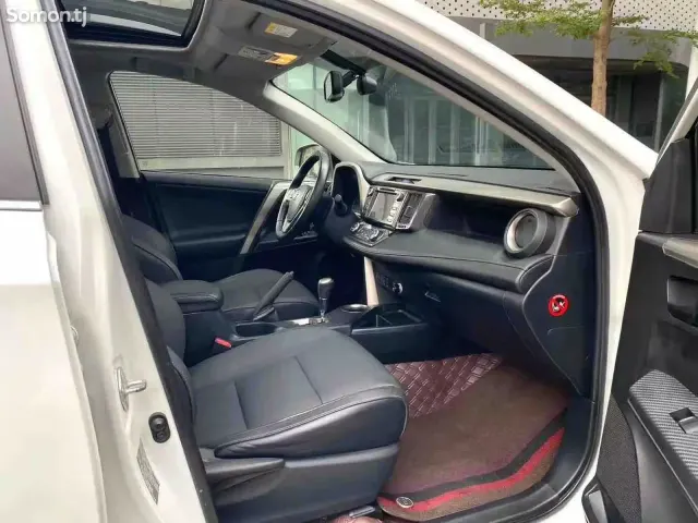 Toyota RAV 4 2015 · 2.5 AT