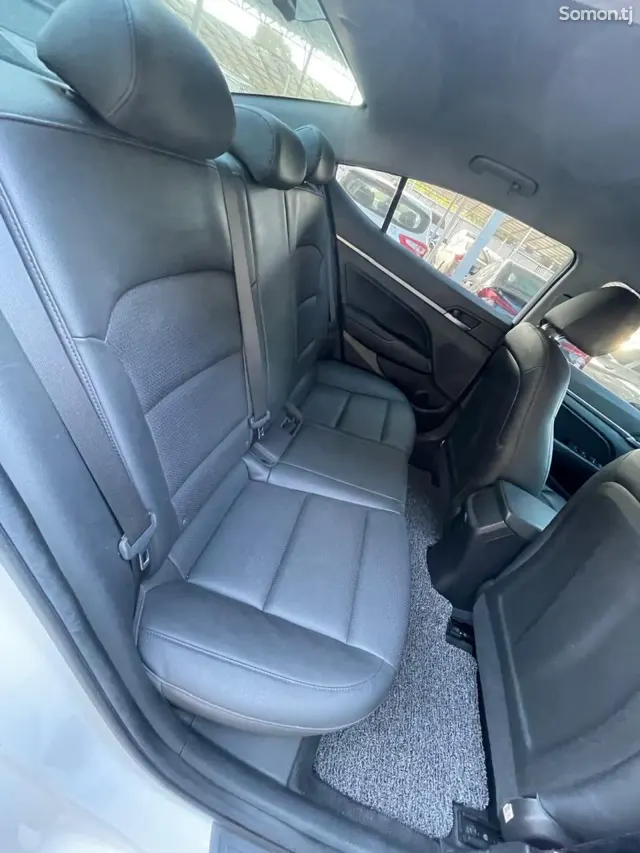 Hyundai Avante 2017 · 1.6 AT