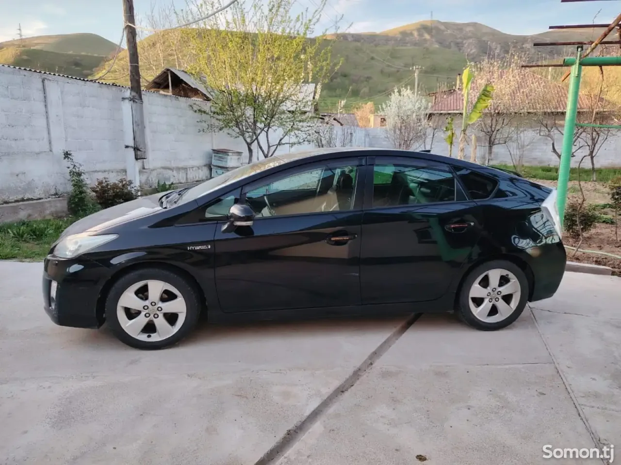 Toyota Prius 2011 · 1.6 AT