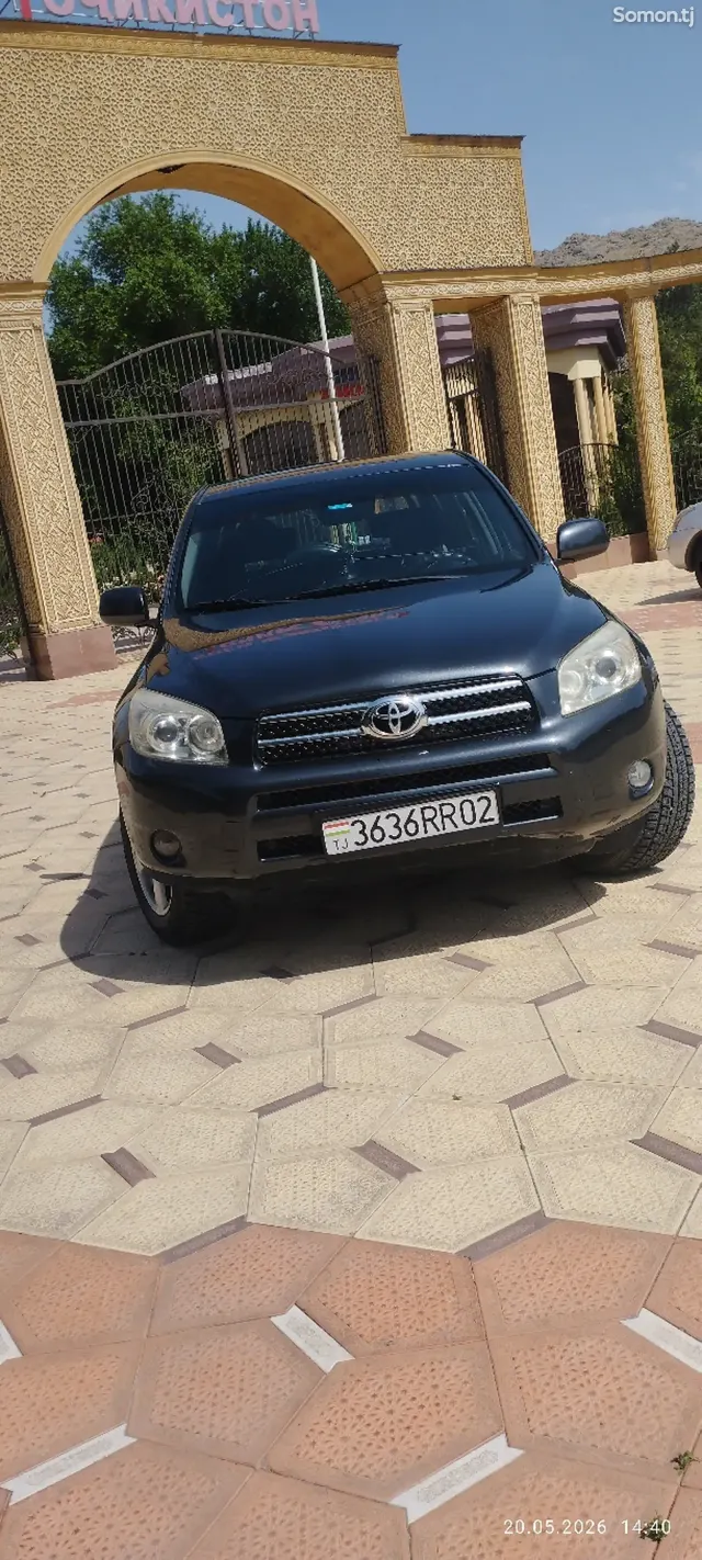 Toyota RAV 4 2006 · 2.2 MT