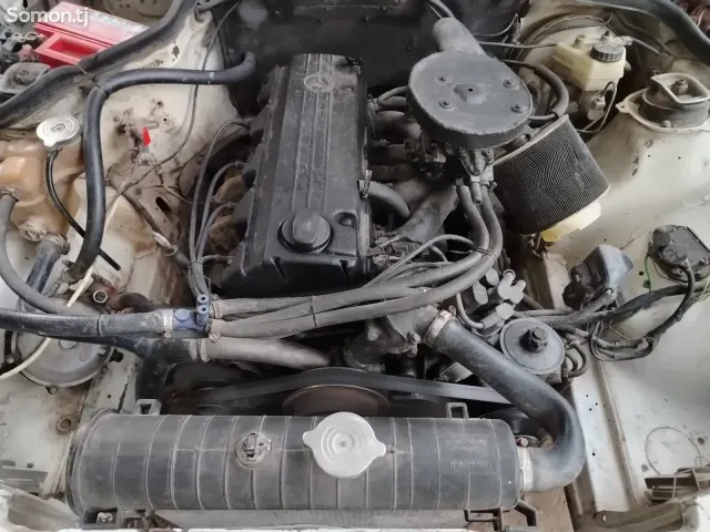 Mercedes-Benz W201 1988 · 1.8 MT