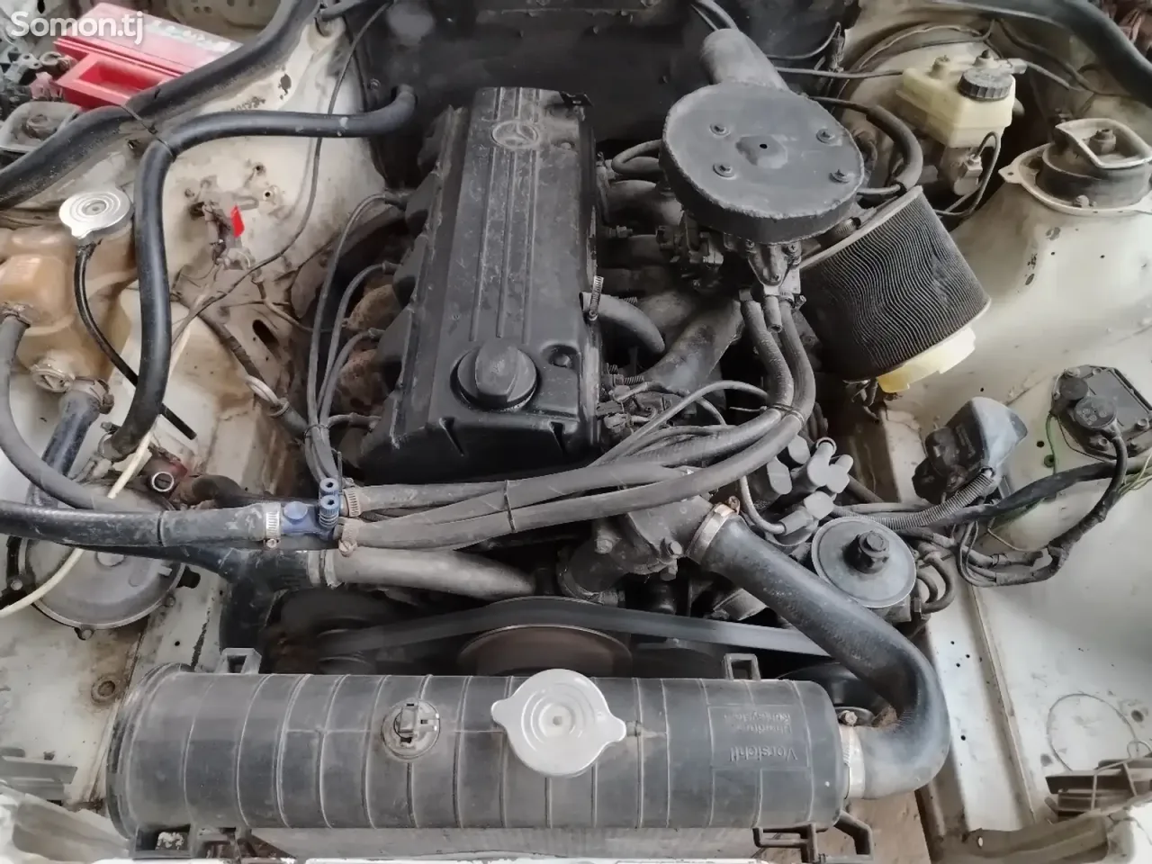 Mercedes-Benz W201 1988 · 1.8 MT
