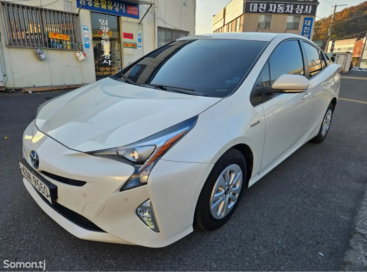 Toyota Prius 2018 · 1.8 AT