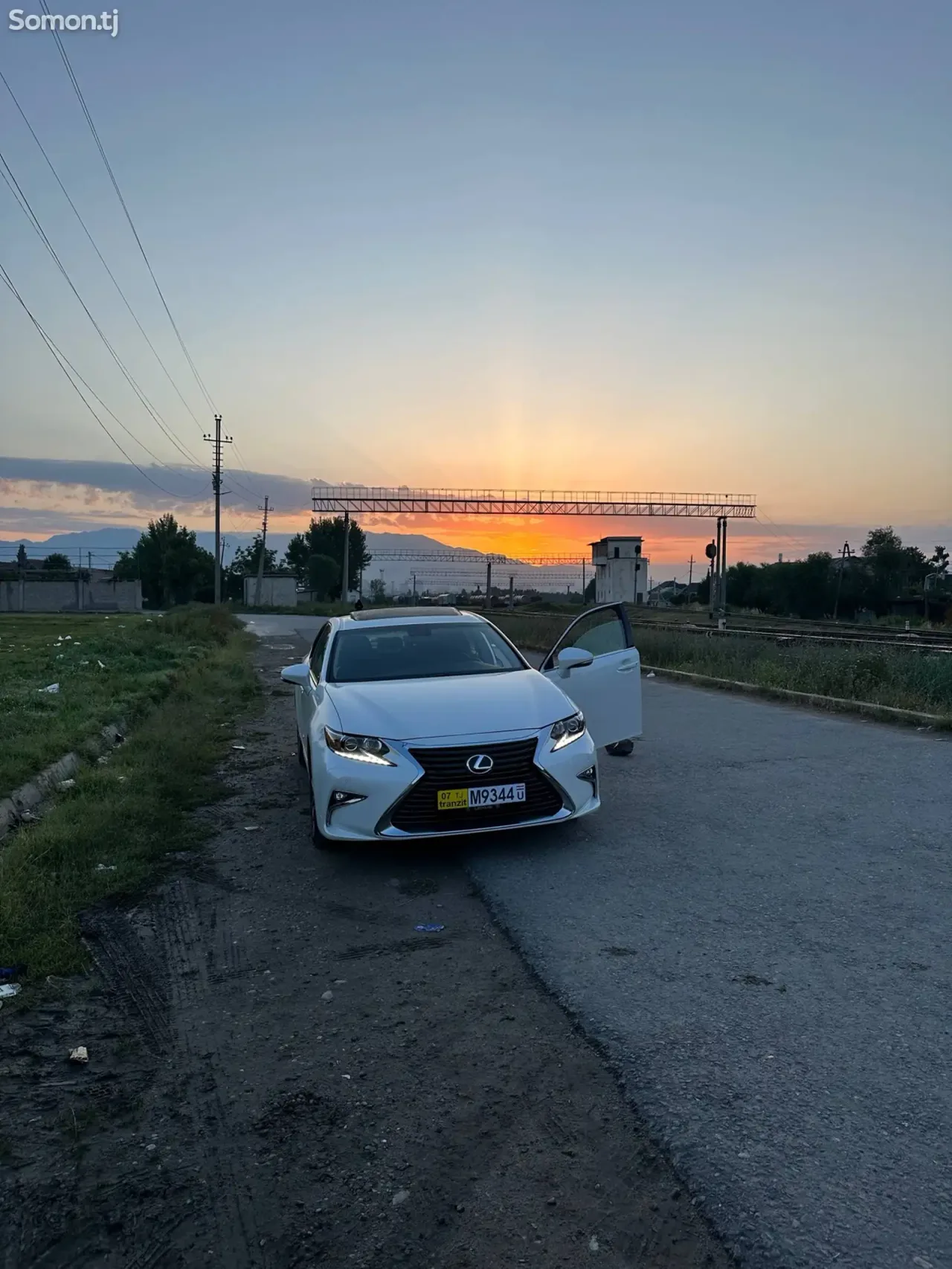 Lexus ES series 2017 · 2.5 AT