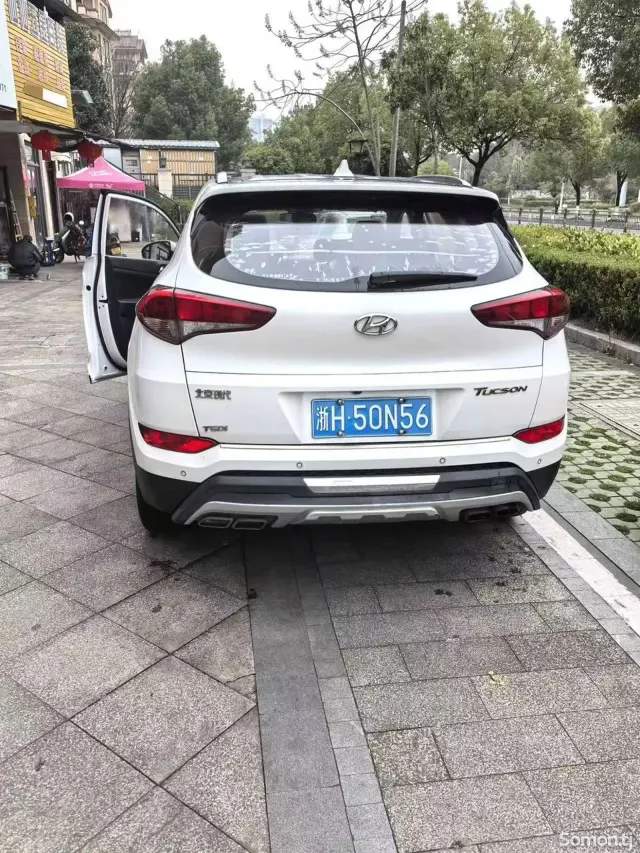 Hyundai Tucson 2016 · 1.6 AT