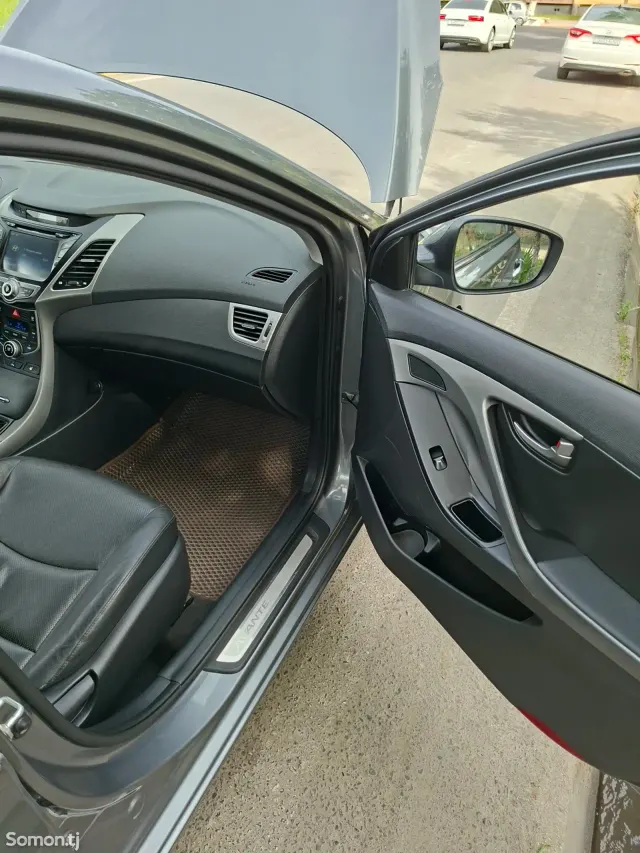 Hyundai Avante 2015 · 1.6 AT