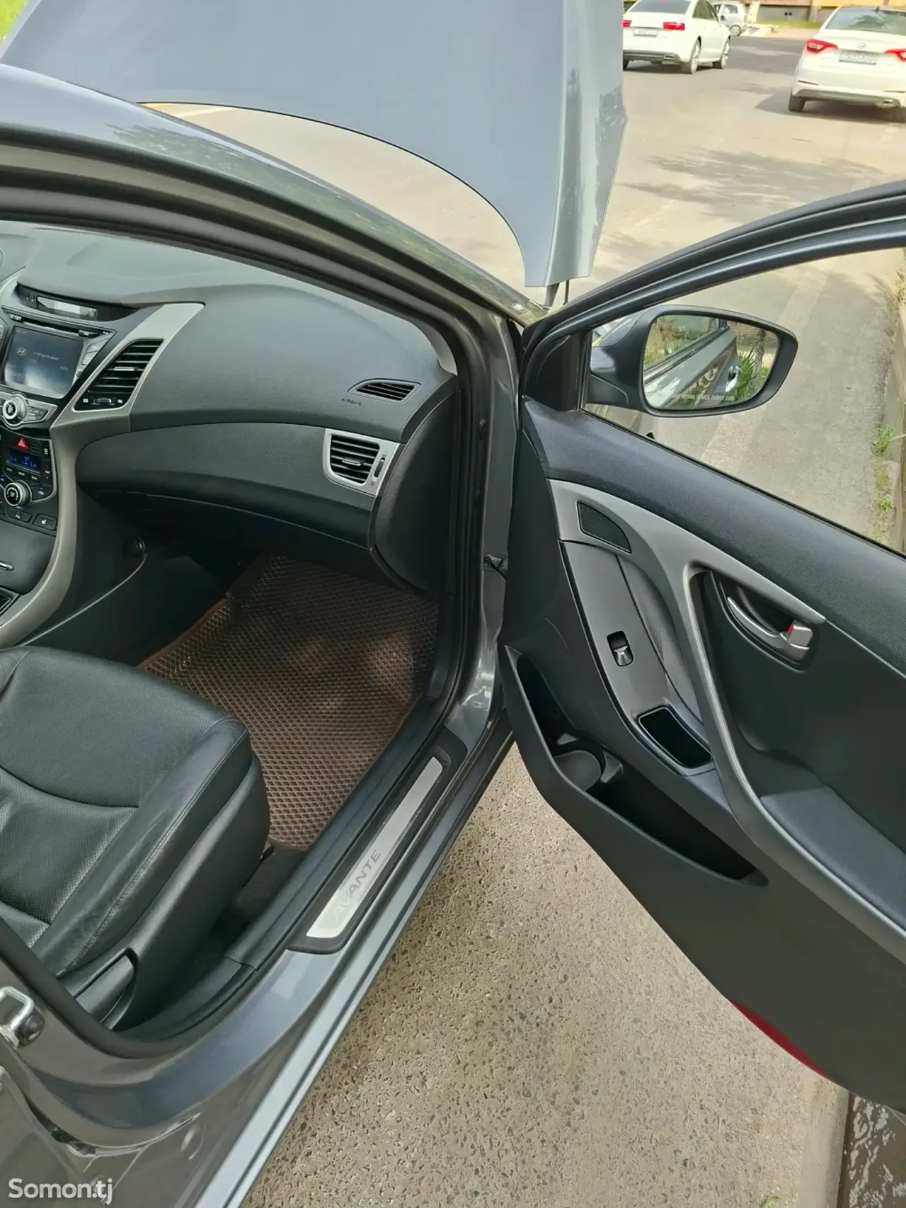 Hyundai Avante 2015 · 1.6 AT