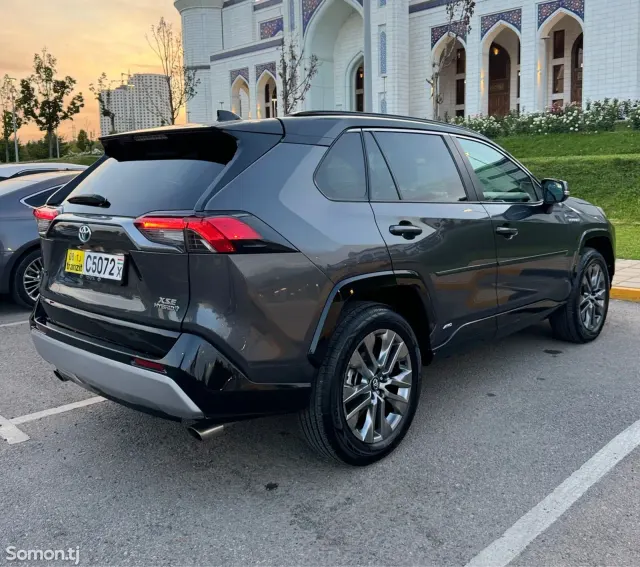 Toyota RAV 4 2020 · 2.5 AT
