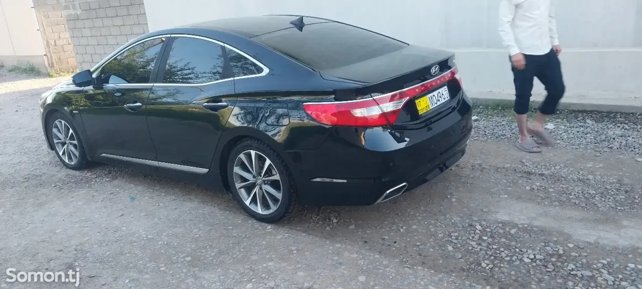 Hyundai Grandeur 2015 · 3.0 AT