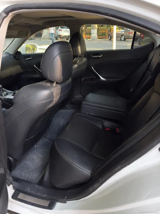 Lexus IS series 2009 · 2.5 AT